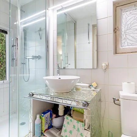 Prázdninový dům Guestready - Charming Haven With A Private Garden